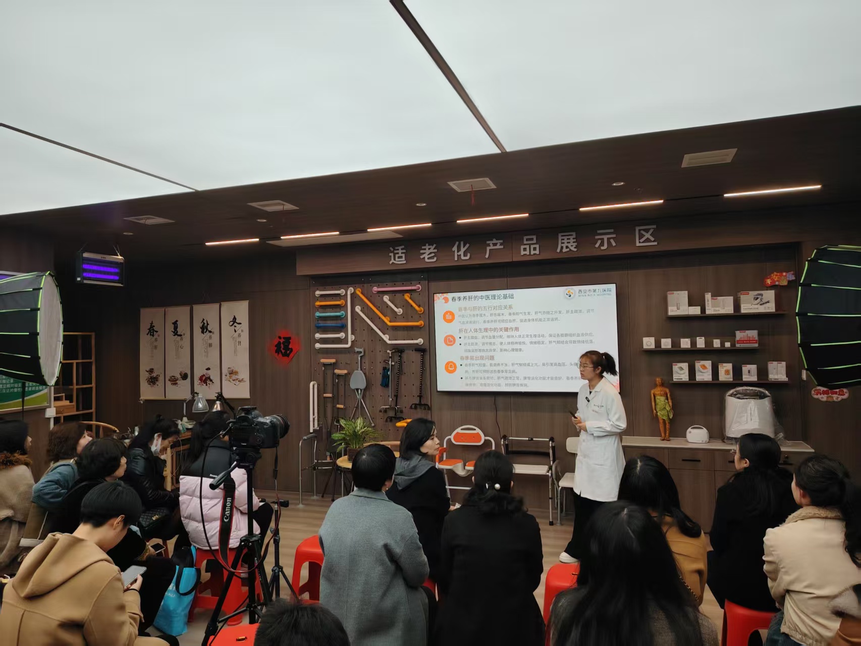 中心工會聯(lián)合“幸福醫(yī)藥”開展“關(guān)愛女性健康，綻放美麗人生”三八節(jié)主題活動